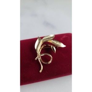 Vintage 12K GF Leaf Shaped Brooch